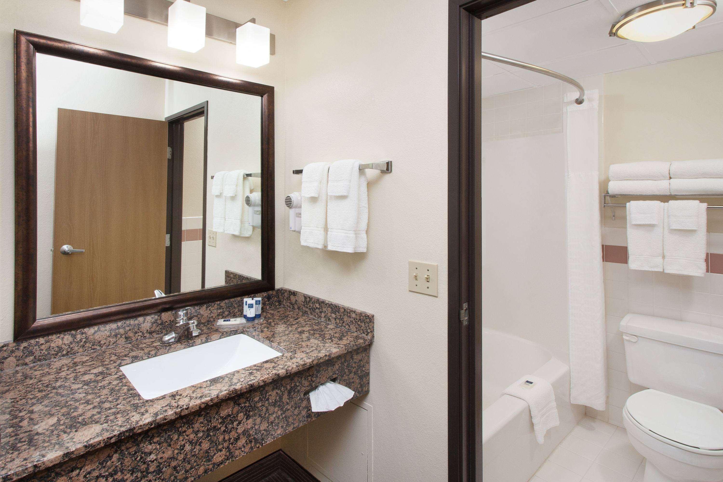 Americinn By Wyndham Grundy Center Екстер'єр фото