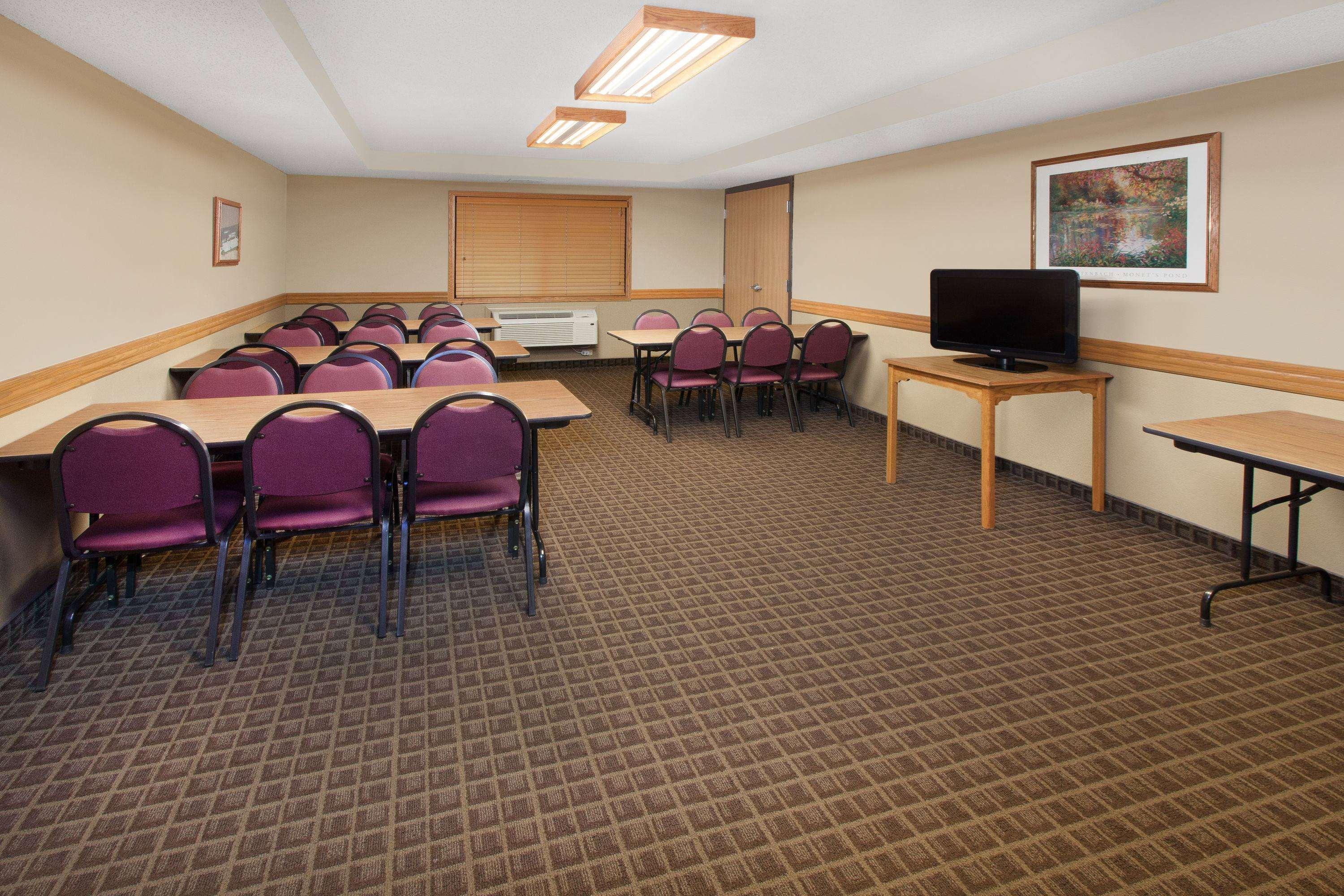 Americinn By Wyndham Grundy Center Екстер'єр фото